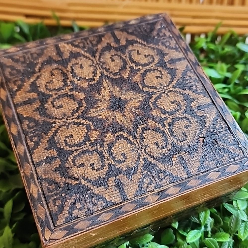 Vintage Micro Mosaic Tunbridge Ware Intricate Inlay Wooden Box